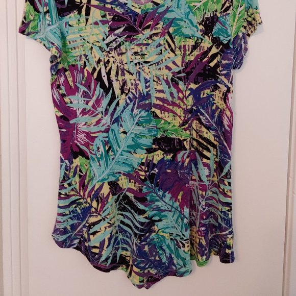 Palm Harbour, LG, multi-color palm leaf print. - Picture 4 of 4